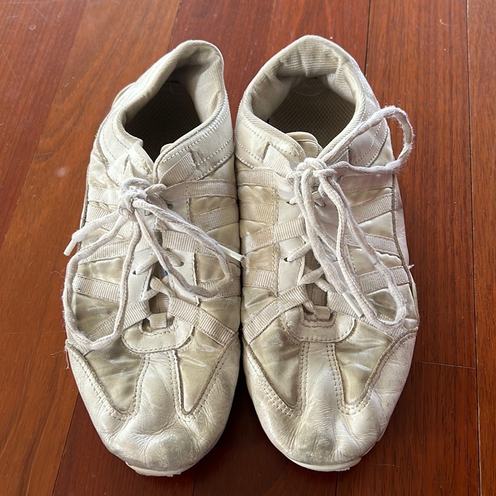 Nfinity evolution cheer shoes